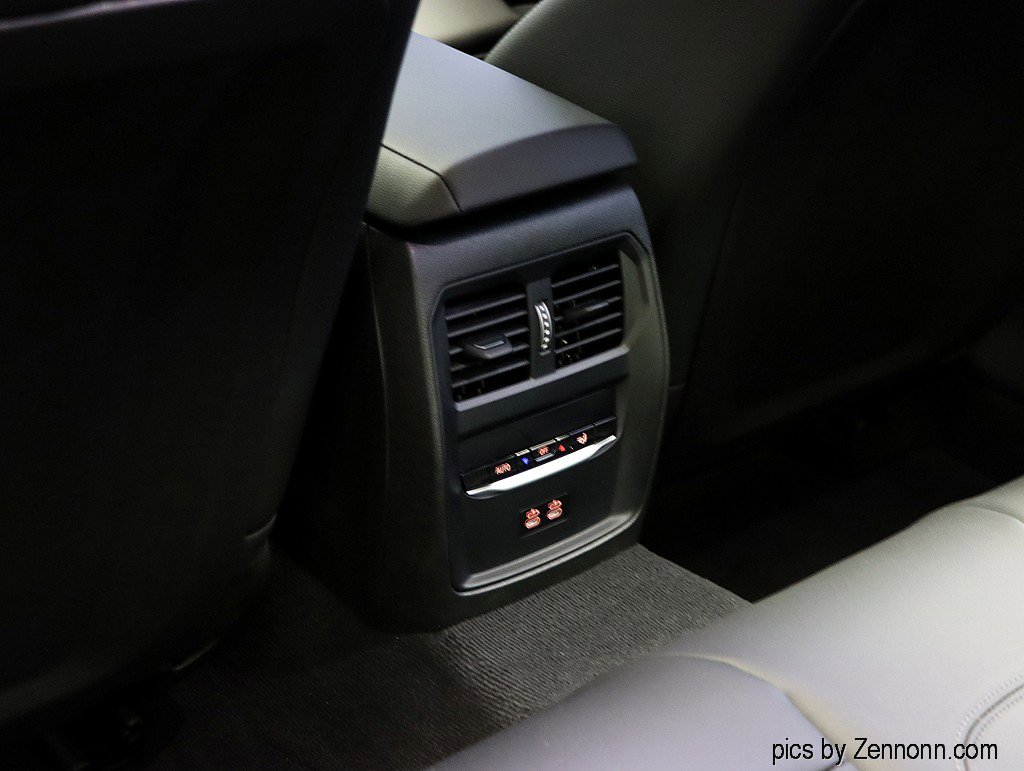 Certified 2025 BMW 330i xDrive Sedan image 14