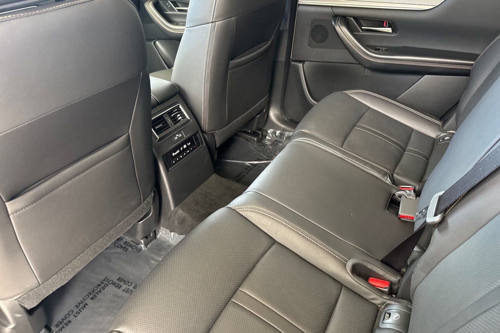 Certified 2025 MAZDA CX-70 Plug-In Hybrid w/ Premium Pkg image 14