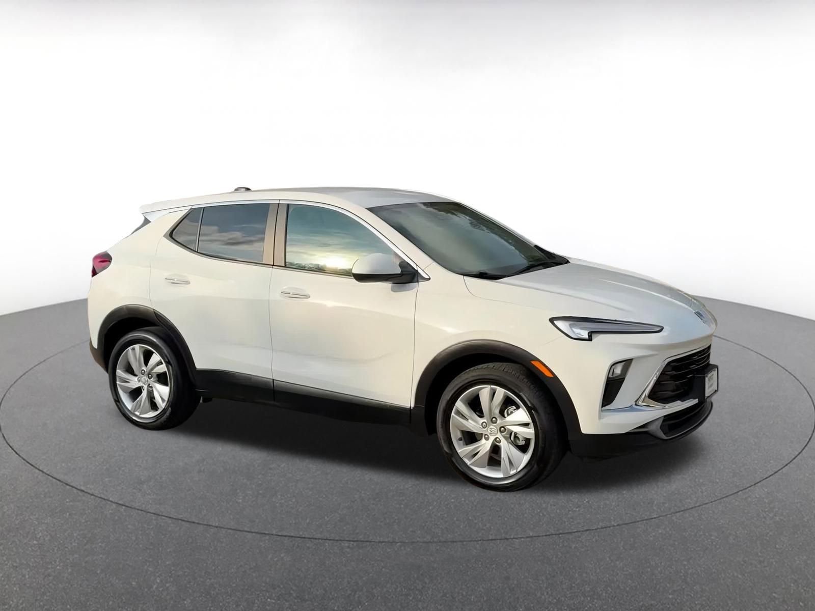 Used 2025 Buick Encore GX Preferred image 2