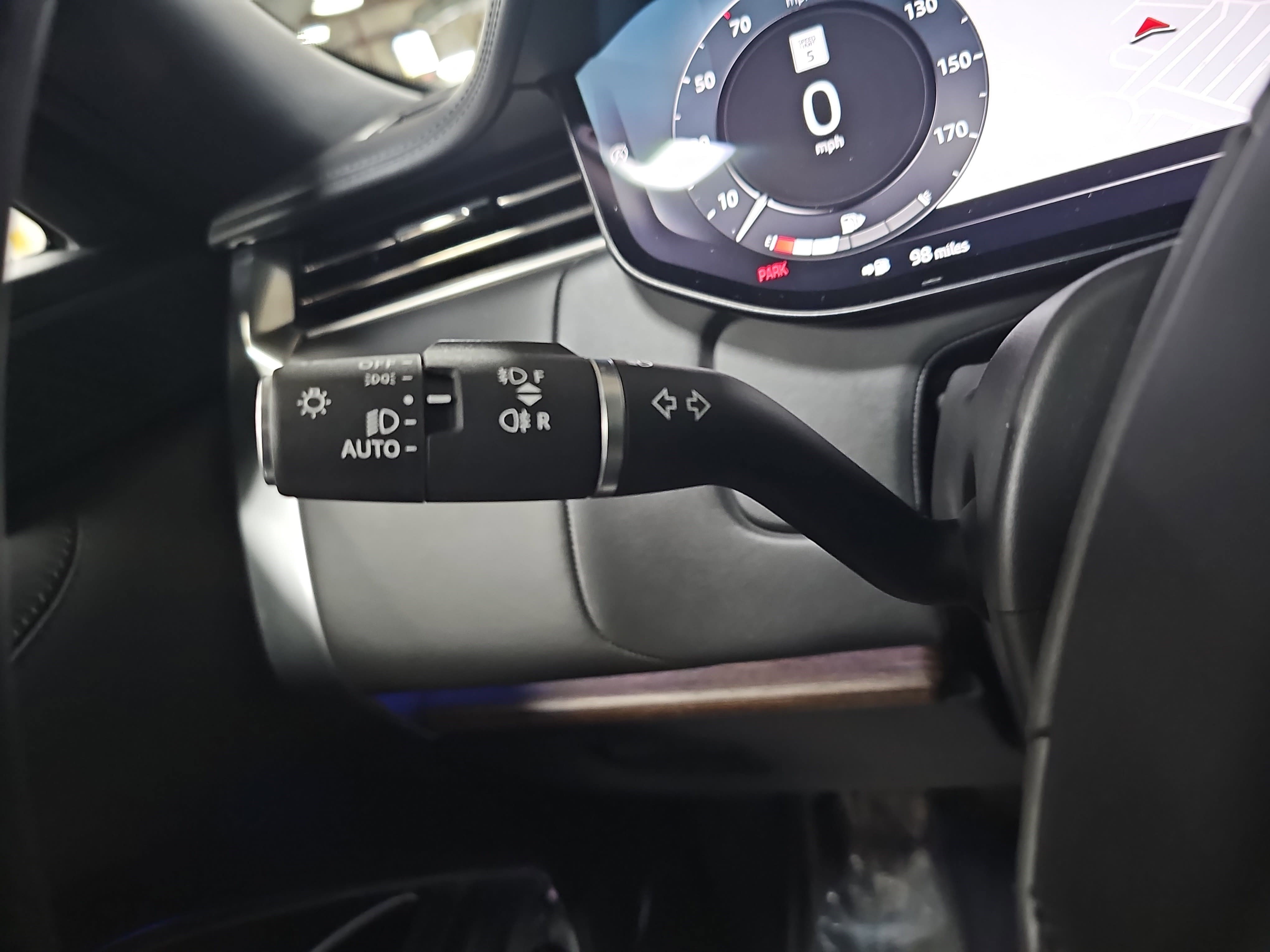 Used 2024 Land Rover Range Rover Long Wheelbase Autobiography image 28