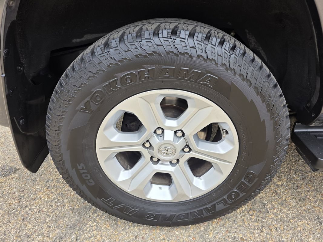 Used 2016 Toyota 4Runner SR5 AWD/4WD image 40