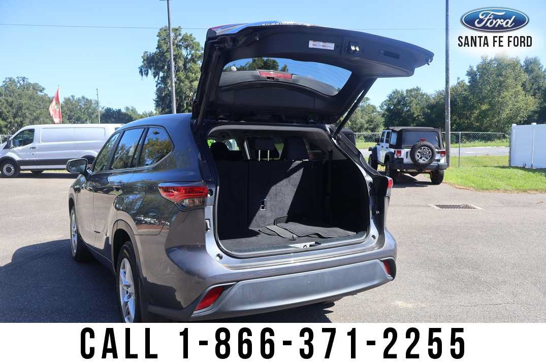 Used 2023 Toyota Highlander LE AWD/4WD image 27