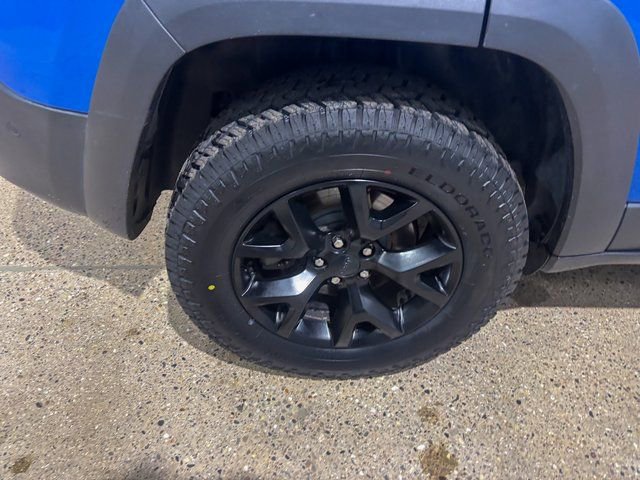 Used 2017 Jeep Cherokee Trailhawk image 30