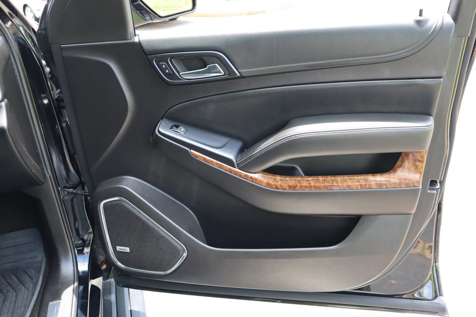 Used 2015 Chevrolet Suburban LTZ RWD image 20