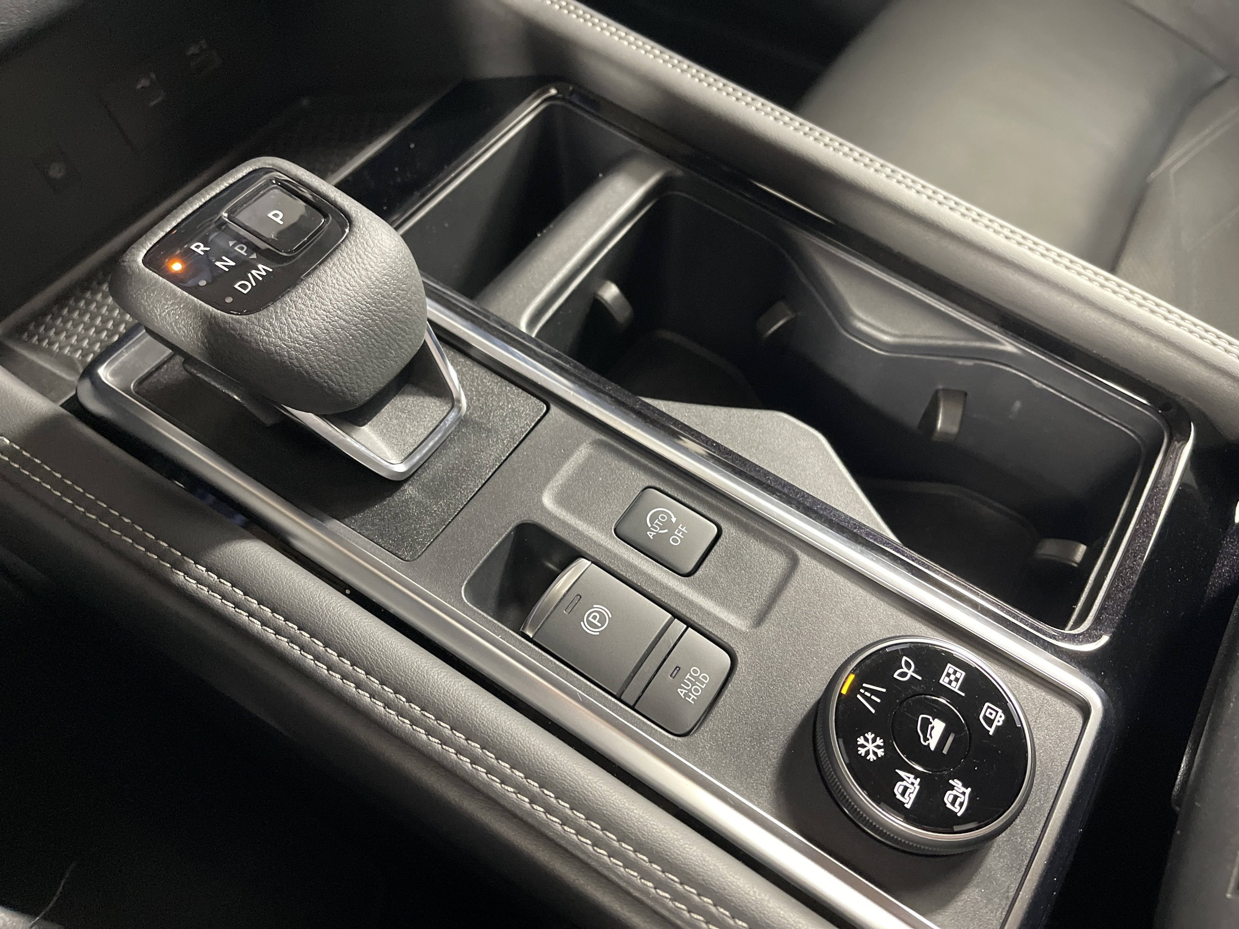 Used 2023 Nissan Pathfinder Platinum image 28