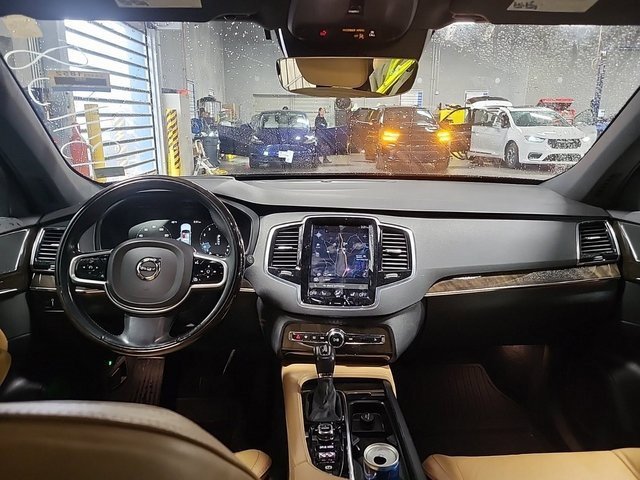 Used 2017 Volvo XC90 T6 Momentum w/ Vision Package image 10