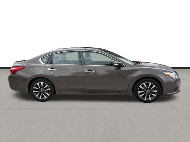 Used 2017 Nissan Altima 2.5 SV w/ Convenience Package FWD image 4