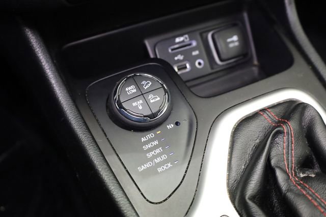 Used 2016 Jeep Cherokee Trailhawk w/ Comfort/Convenience Group image 24