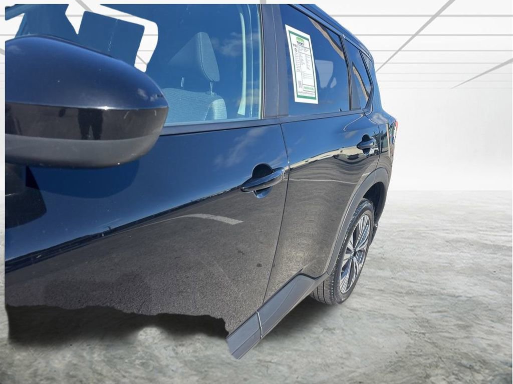 Used 2023 Nissan Rogue SV image 14