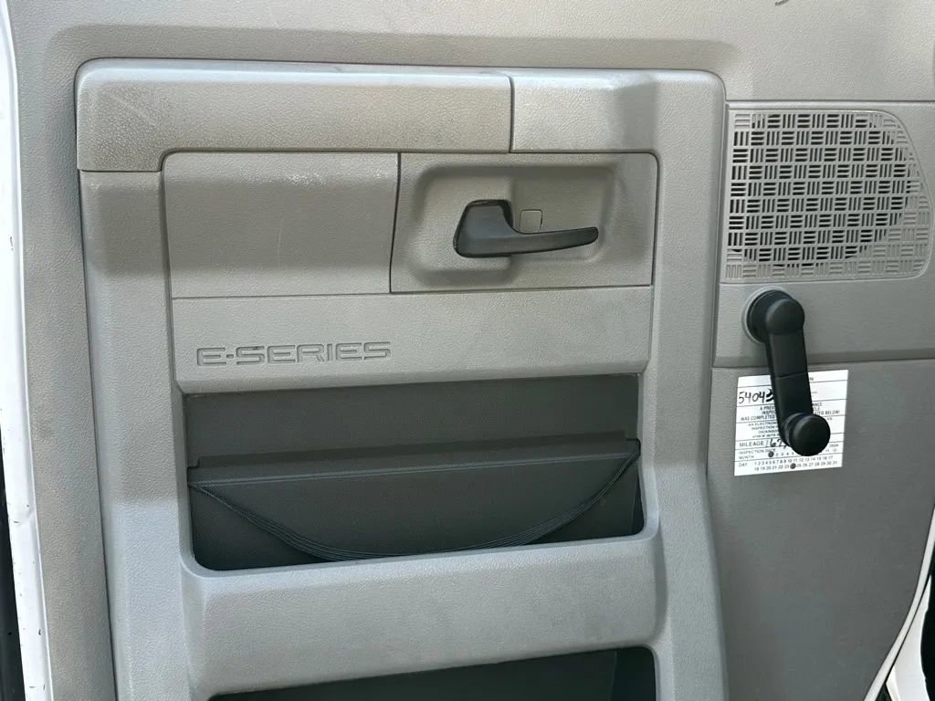Used 2016 Ford E-350 and Econoline 350 Super Duty image 30