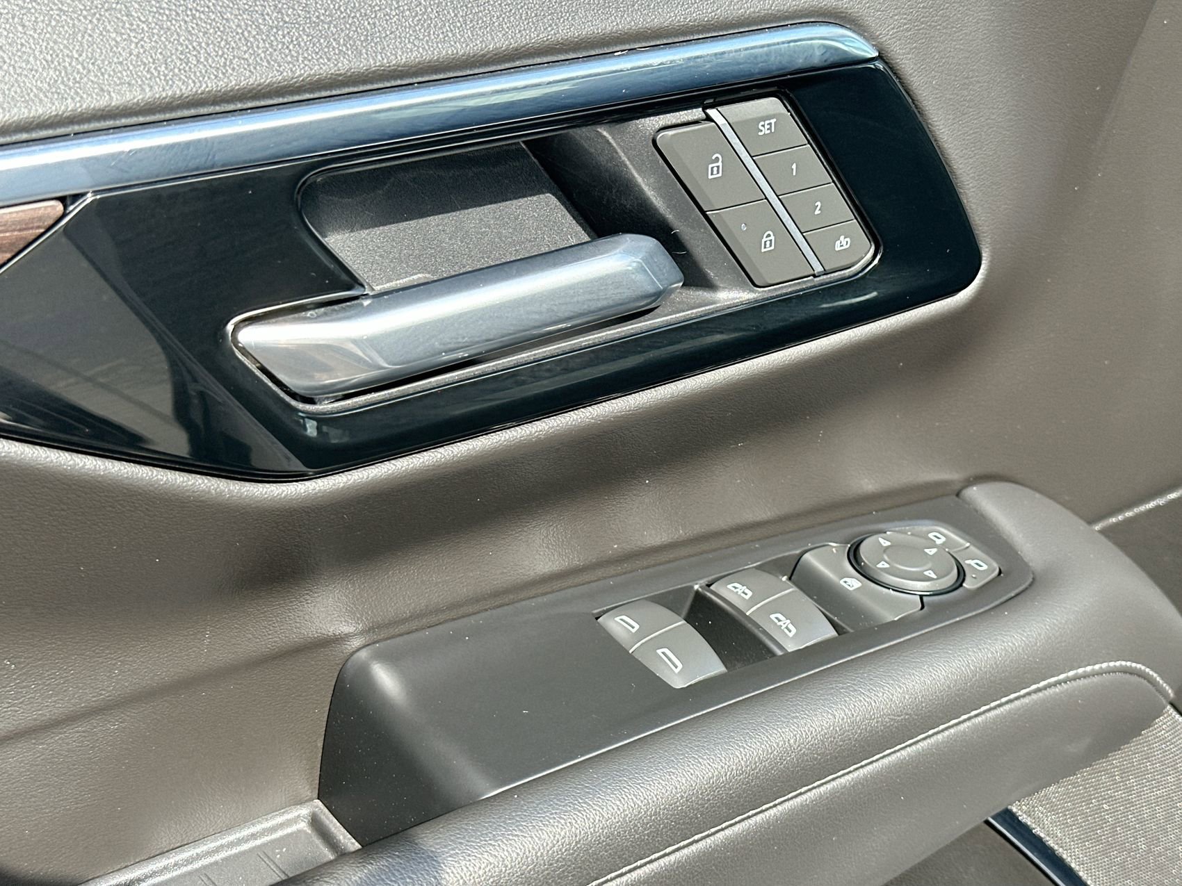 Used 2025 Chevrolet Tahoe LT image 13