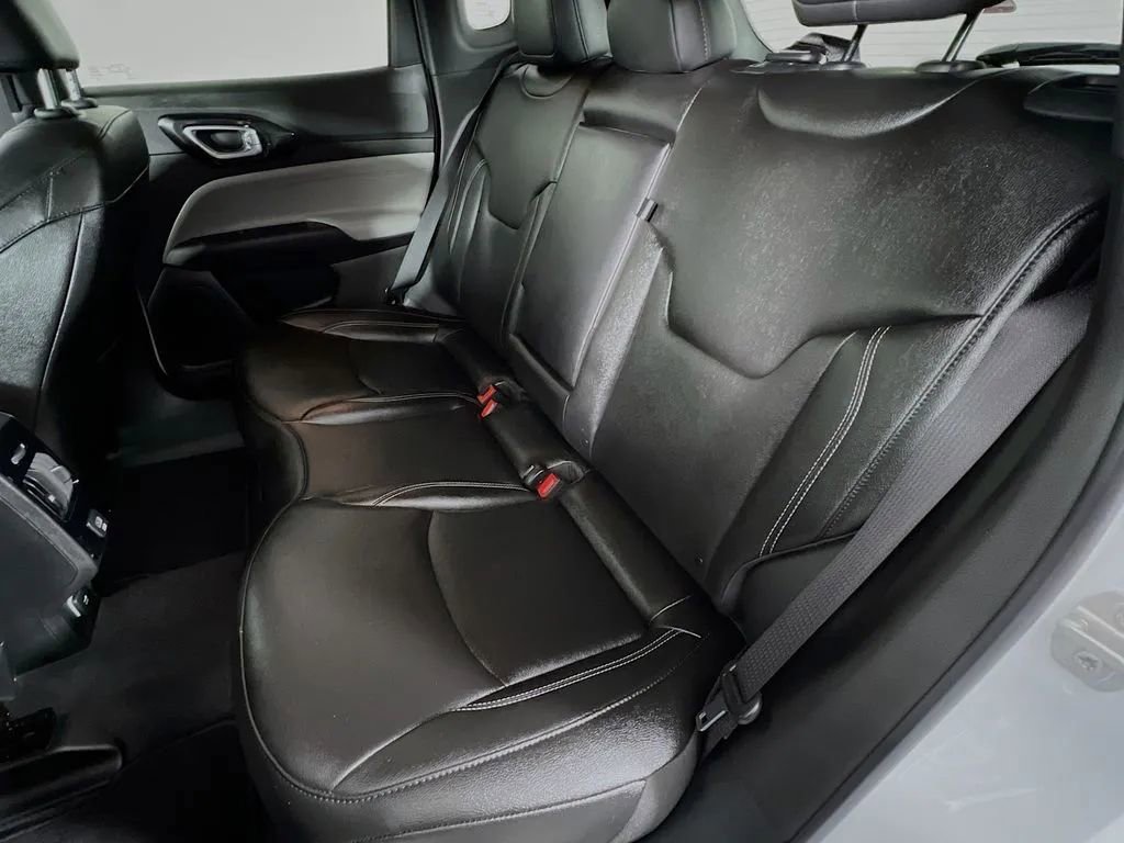 Used 2025 Jeep Compass Limited AWD/4WD image 24