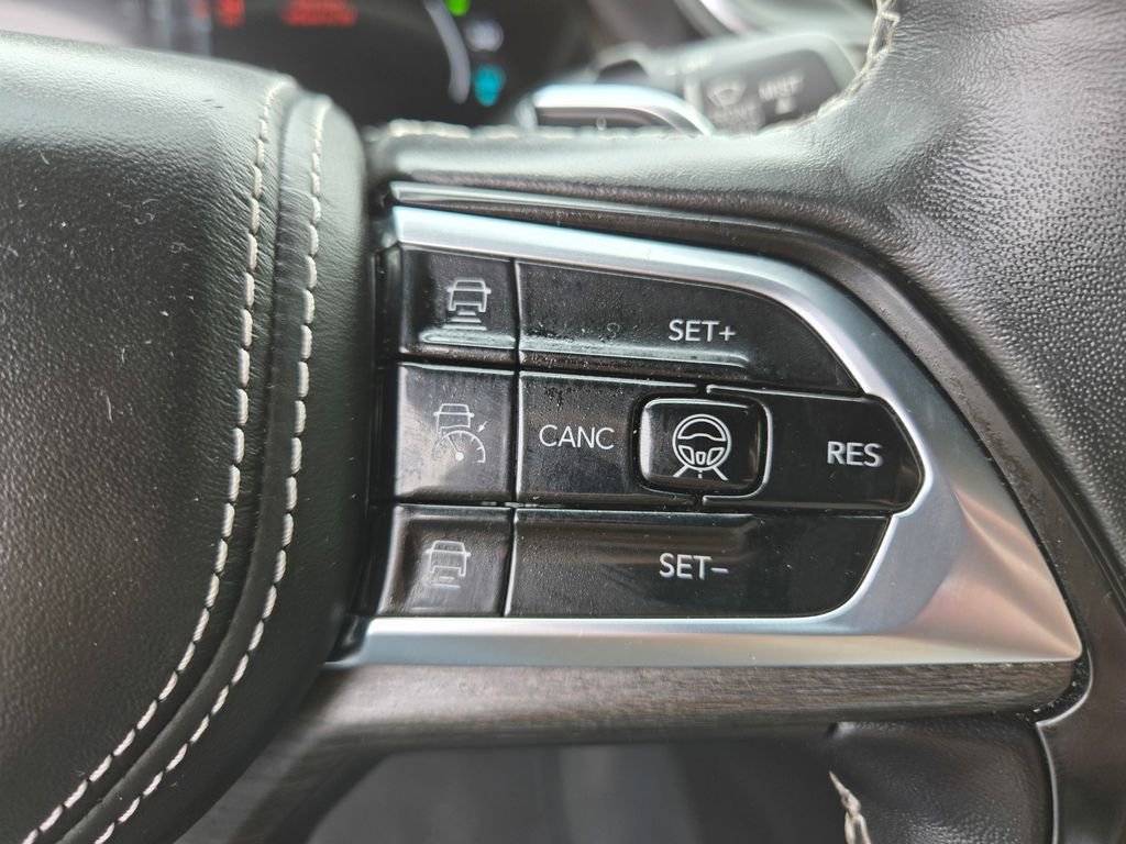 Used 2022 Jeep Grand Cherokee Overland w/ Advanced Protech Group III image 27