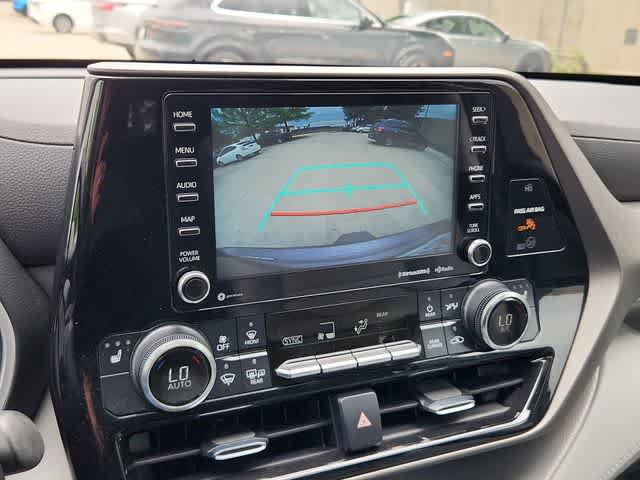 Used 2022 Toyota Highlander XLE AWD/4WD image 24