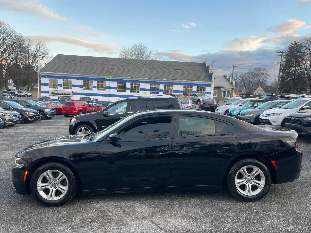 Used 2018 Dodge Charger SXT image 3