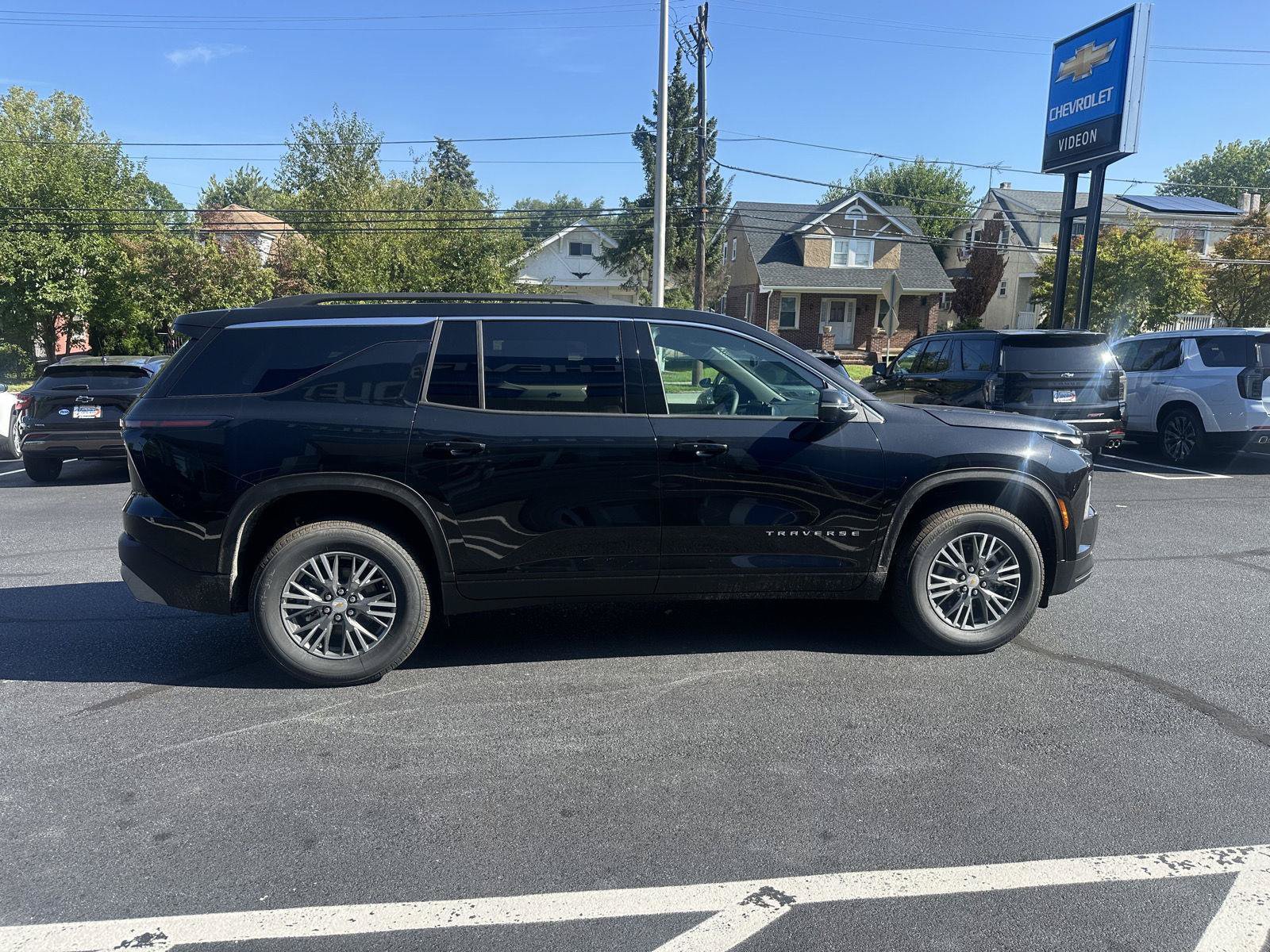 New 2027 Chevrolet Traverse LT w/ Driver Confidence Package AWD/4WD image 8