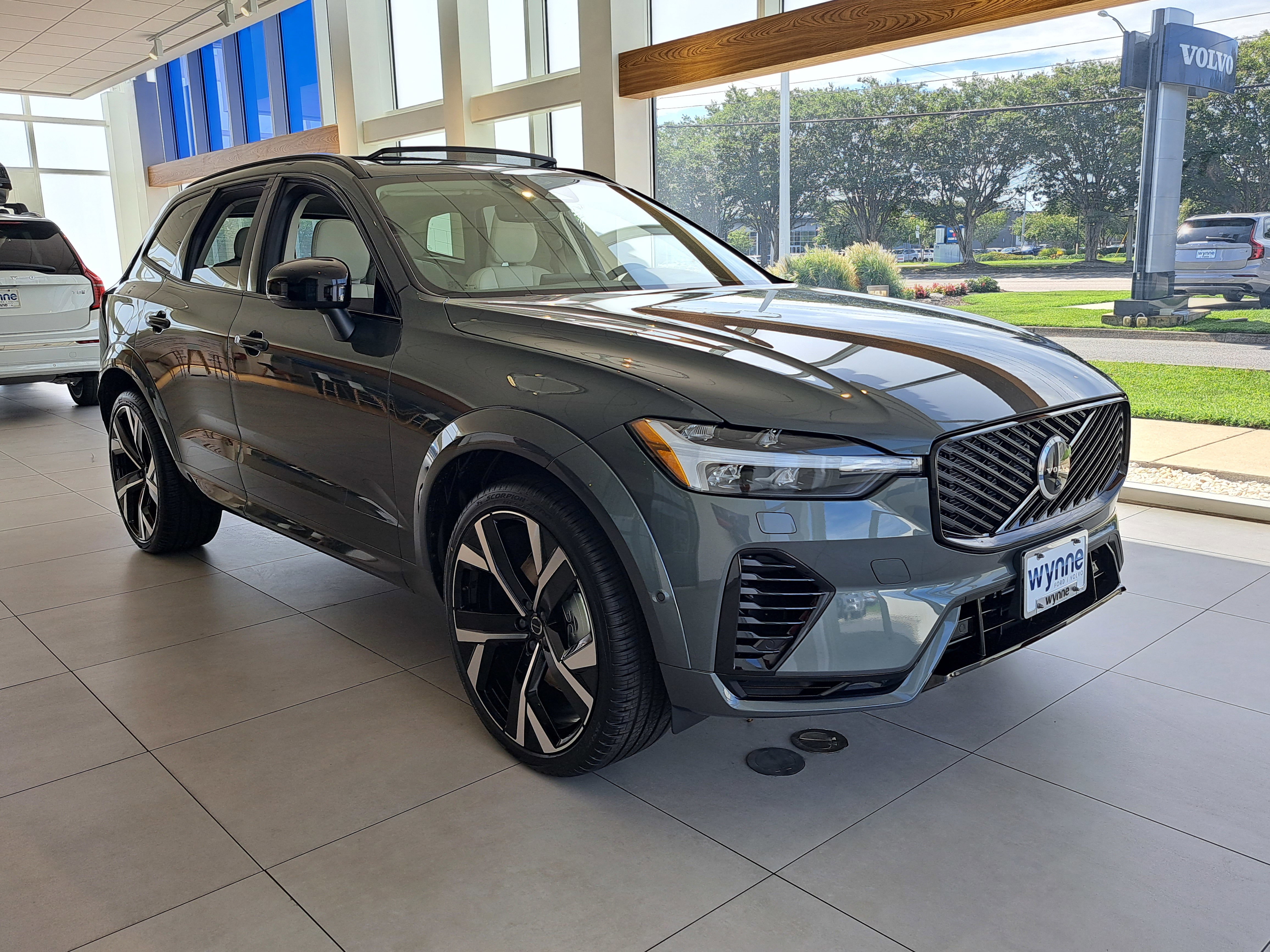 New 2026 Volvo XC60 T8 Ultra image 2