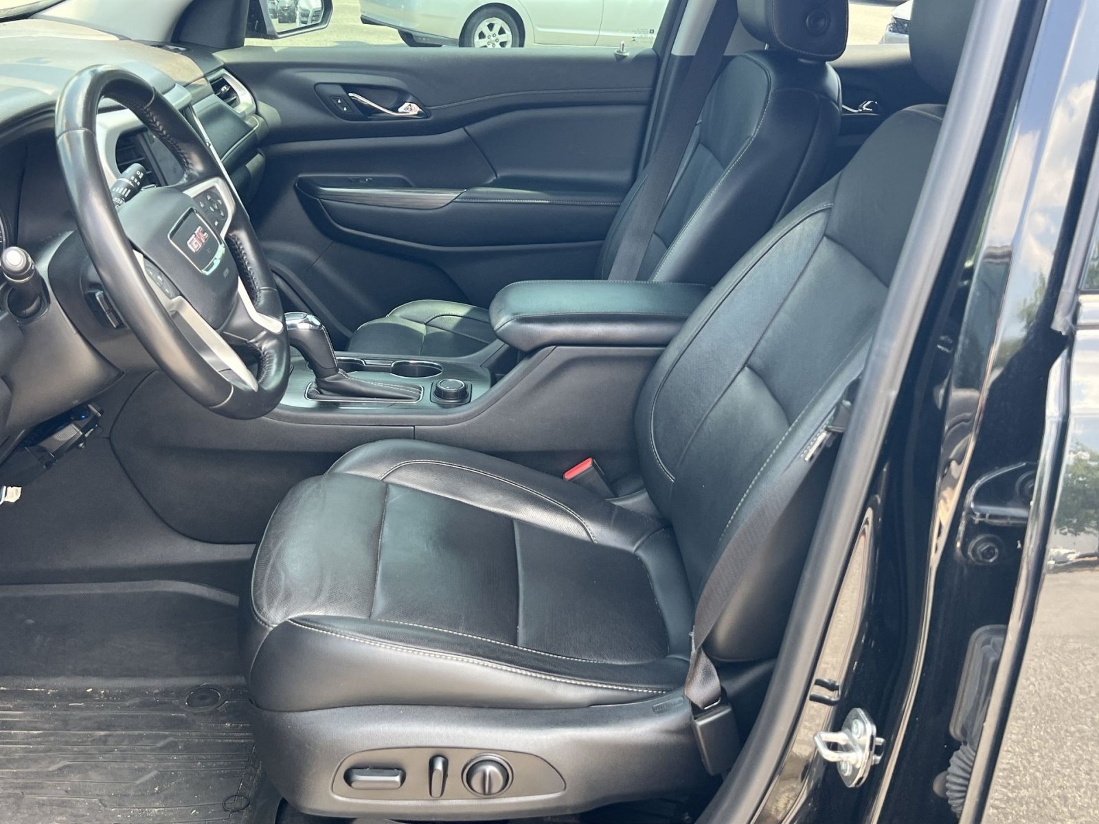 Used 2019 GMC Acadia SLT w/ Black Edition FWD image 13