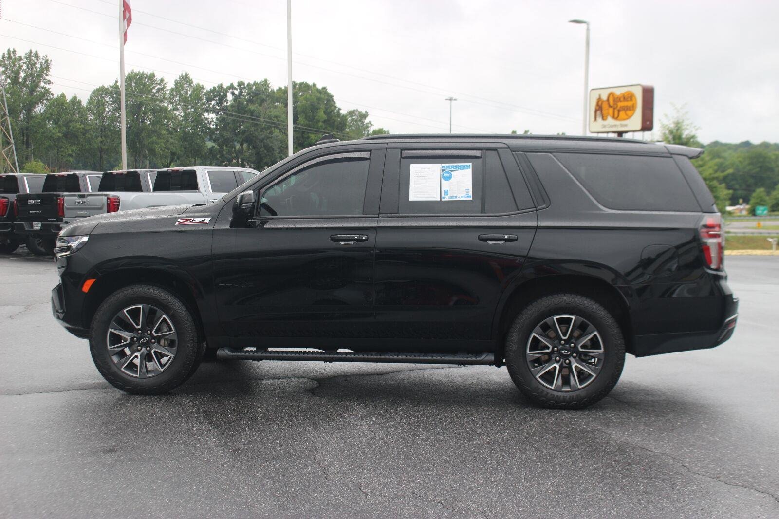 Used 2024 Chevrolet Tahoe Z71 w/ Luxury Package AWD/4WD image 4
