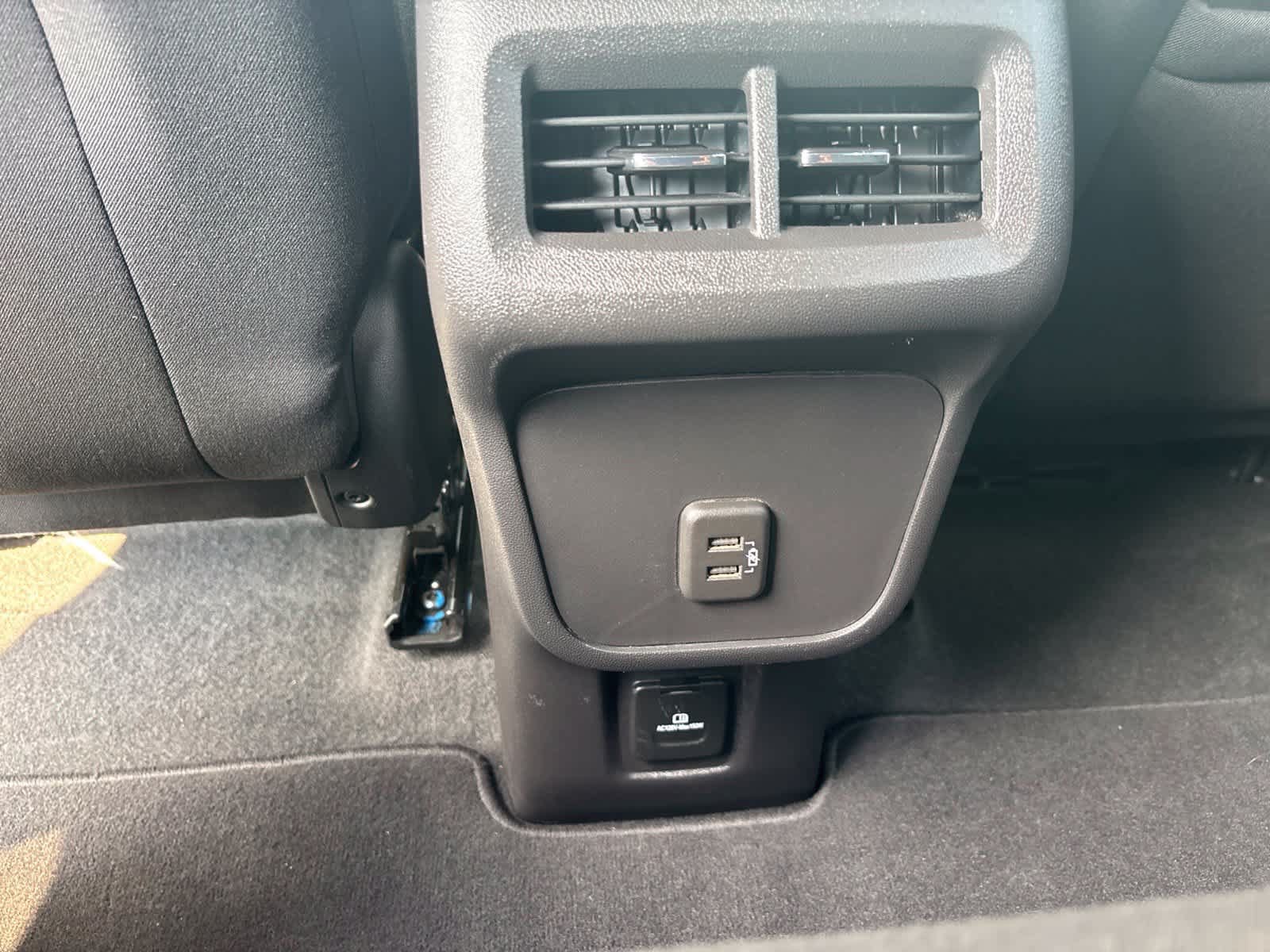 Used 2024 Chevrolet Equinox LT FWD image 17