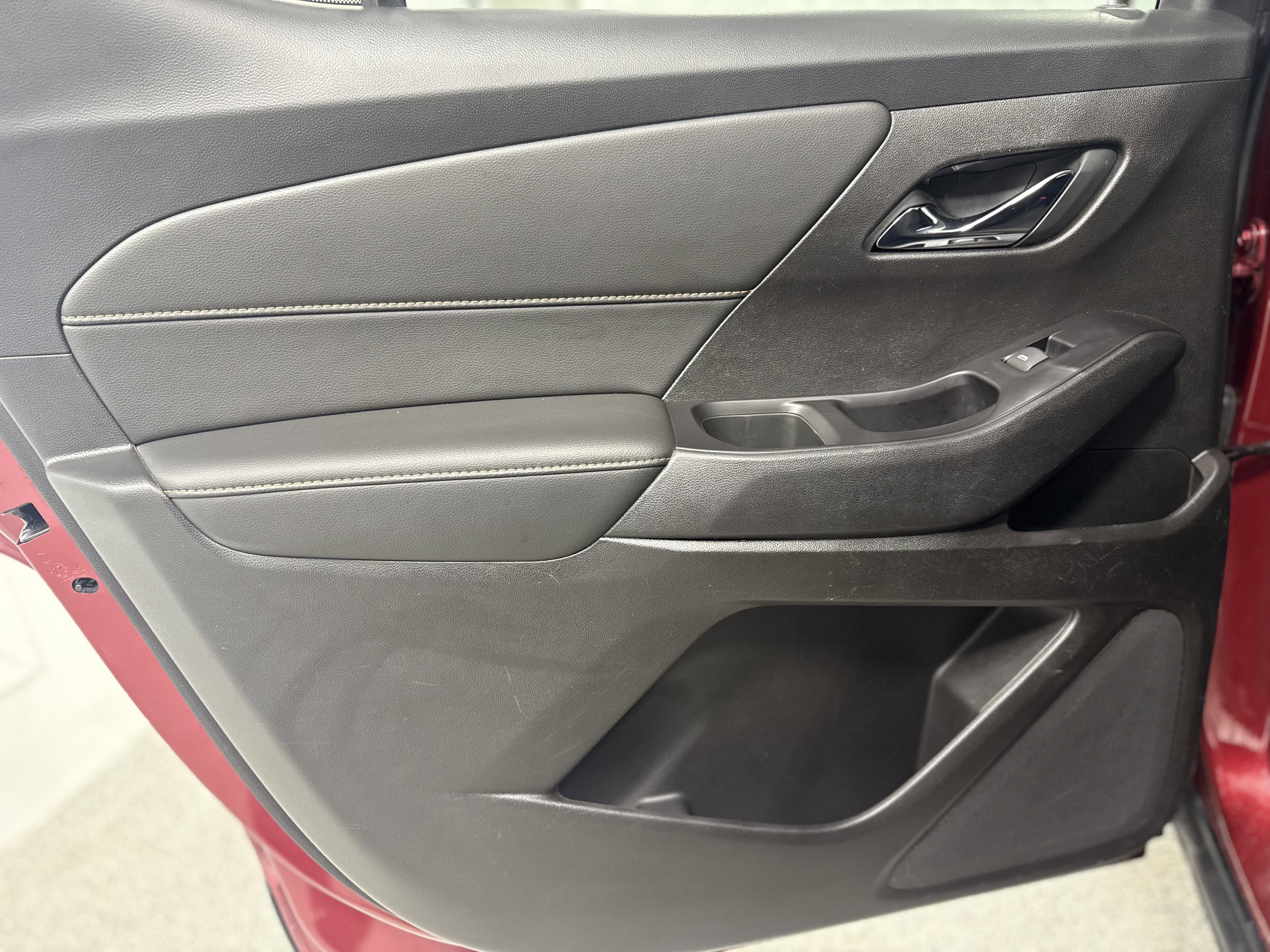 Used 2020 Chevrolet Traverse LT image 22