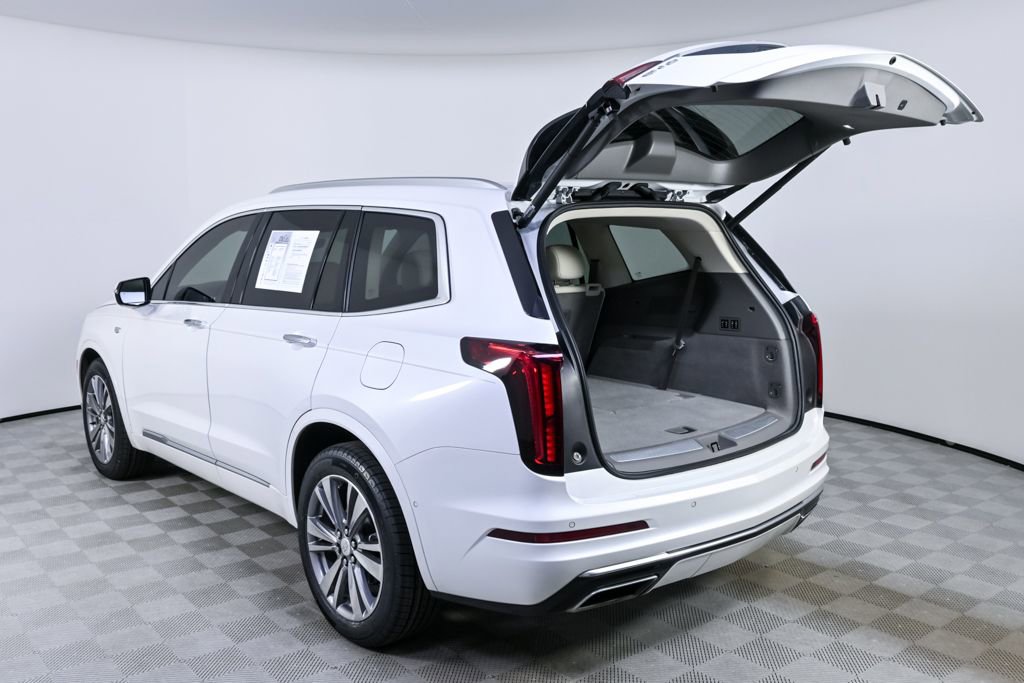 Used 2022 Cadillac XT6 Premium Luxury w/ Technology Package image 7