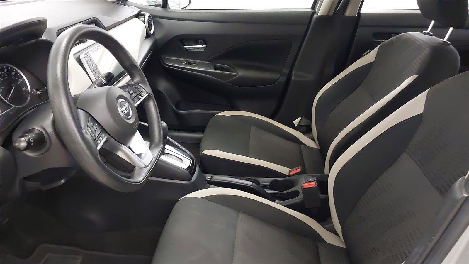 Used 2022 Nissan Versa SV image 19