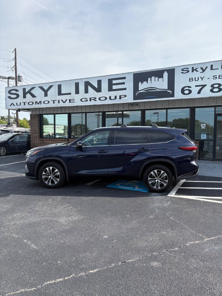 Used 2022 Toyota Highlander XLE AWD/4WD image 5