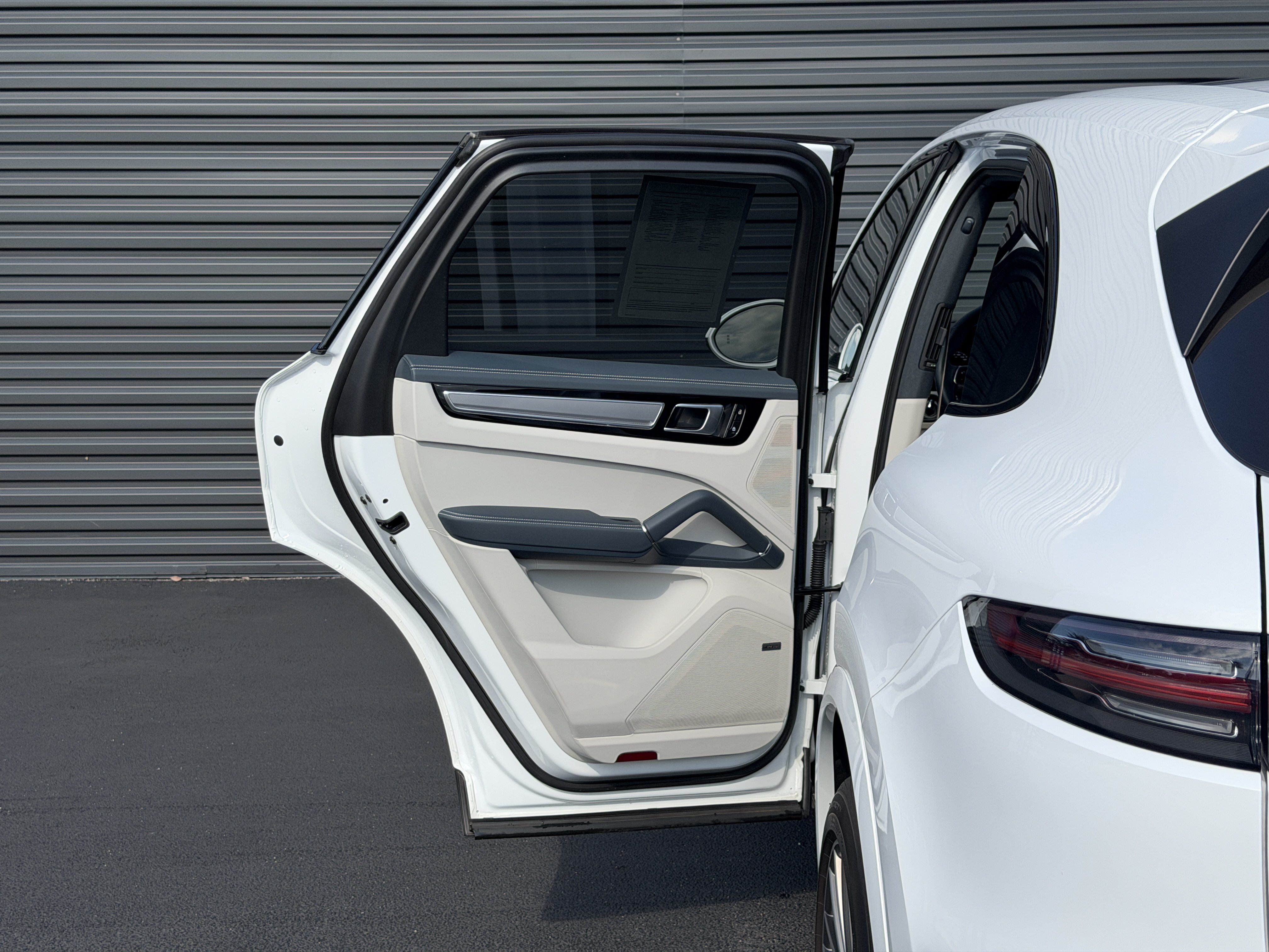 Certified 2023 Porsche Cayenne S Platinum AWD/4WD image 23