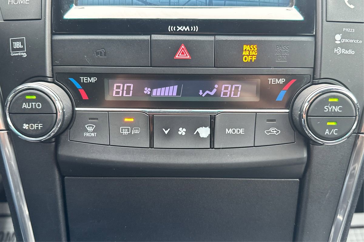 Used 2017 Toyota Camry XLE image 30