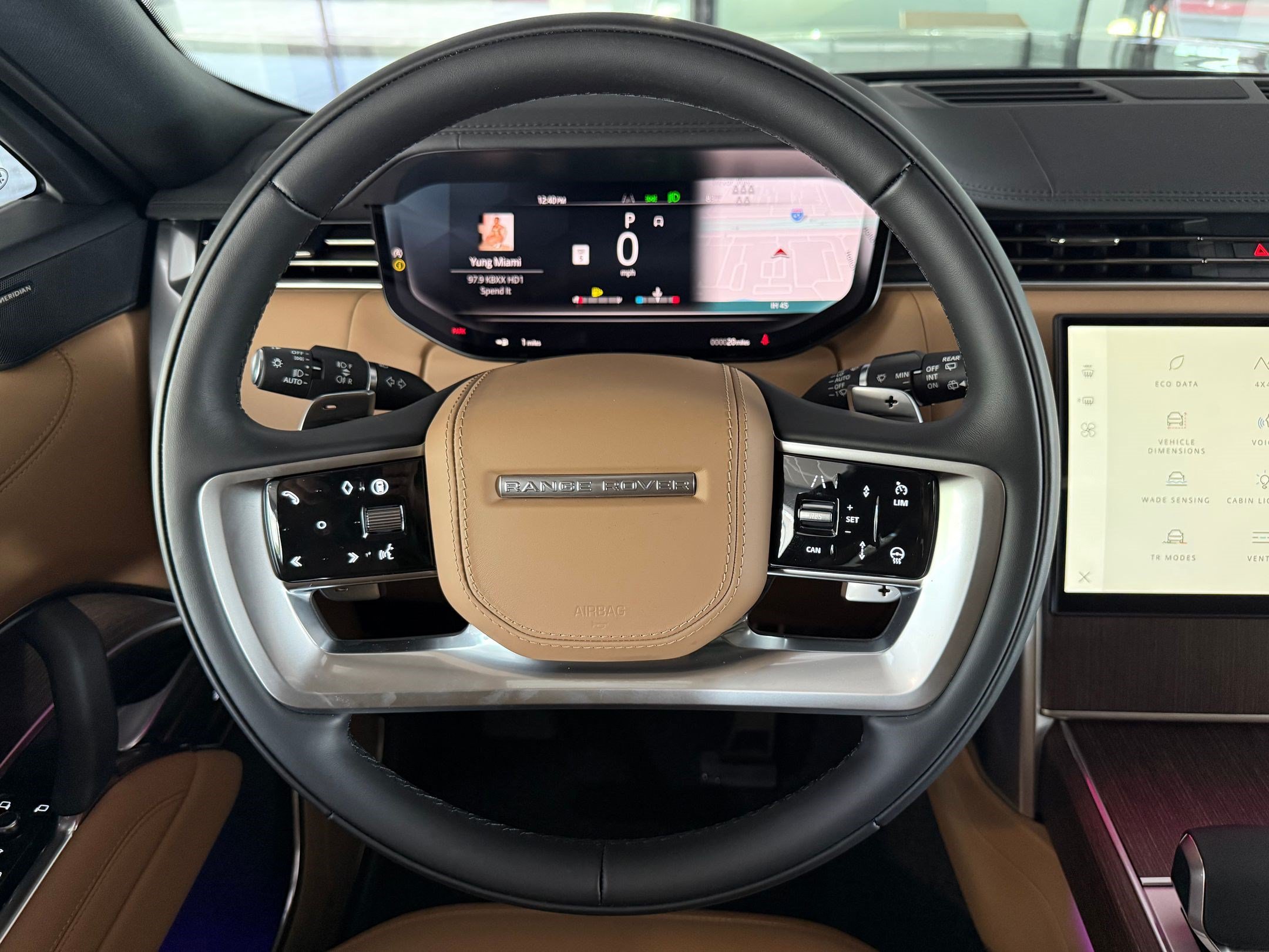 New 2026 Land Rover Range Rover Long Wheelbase SE AWD/4WD image 36
