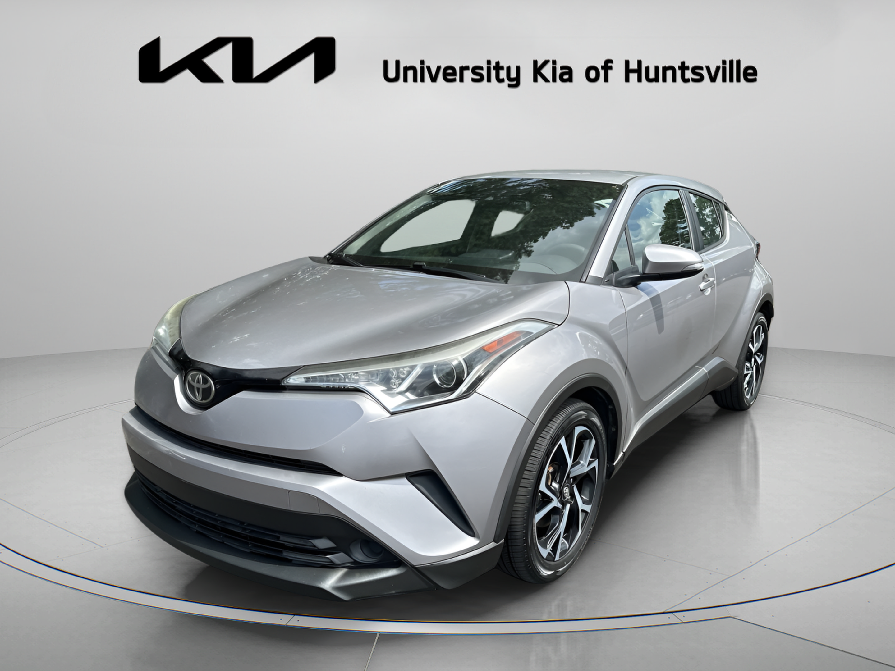 Used 2018 Toyota C-HR XLE FWD image 4