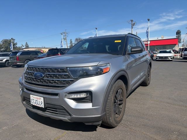 Used 2020 Ford Explorer XLT w/ Equipment Group 202A image 3