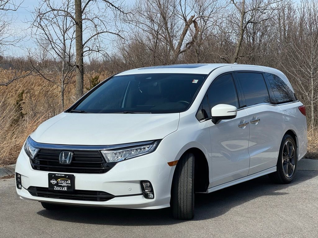 Used 2023 Honda Odyssey Elite image 3