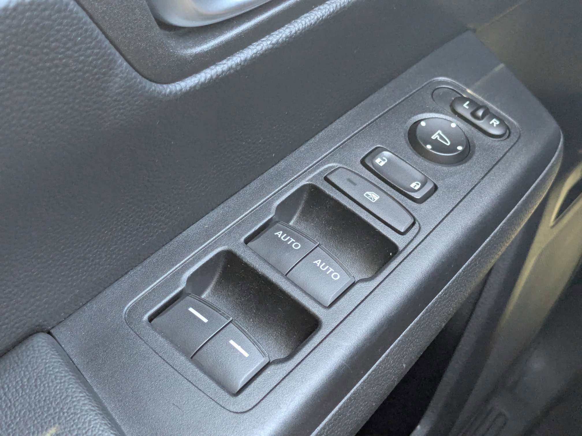 Used 2024 Honda CR-V EX image 30