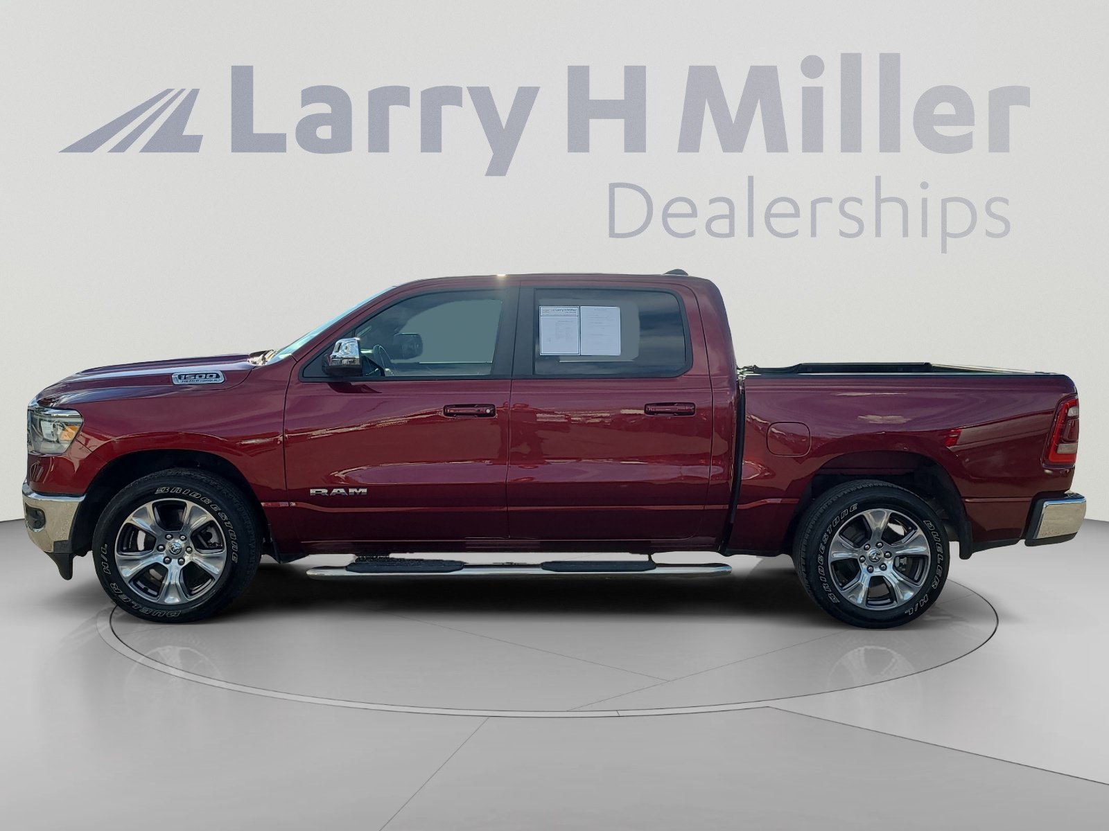 Used 2023 RAM 1500 Laramie AWD/4WD image 2