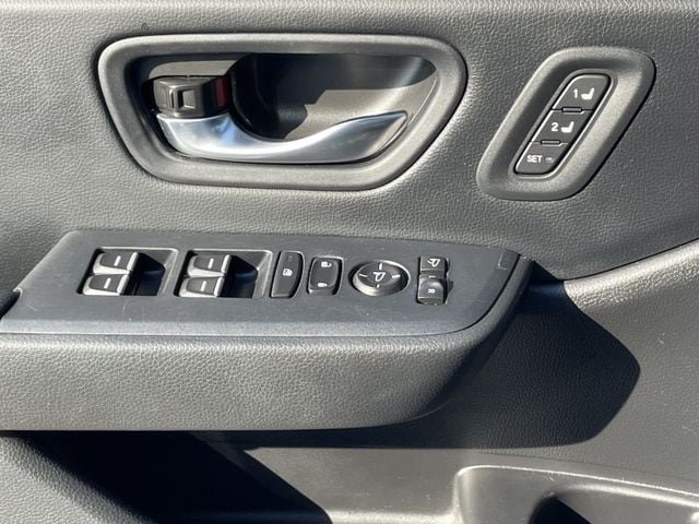 Used 2025 Honda Pilot TrailSport image 24