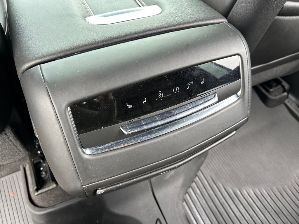 Used 2023 Cadillac Escalade ESV Sport Platinum w/ LPO, ONYX Package AWD/4WD image 46