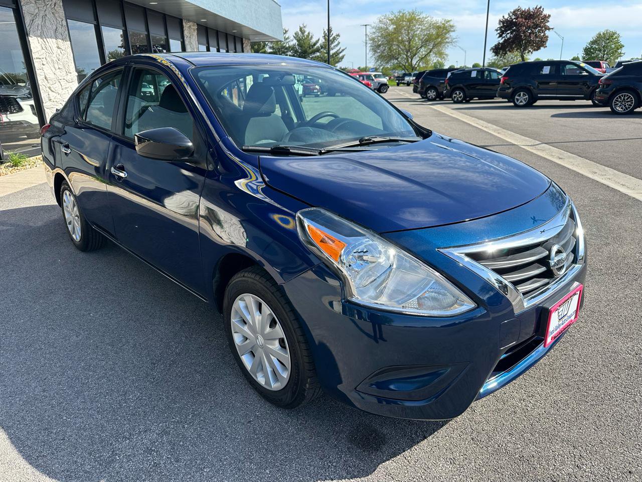 Used 2019 Nissan Versa SV FWD image 9