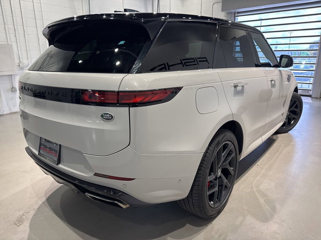 Used 2023 Land Rover Range Rover Sport SE Dynamic AWD/4WD image 3