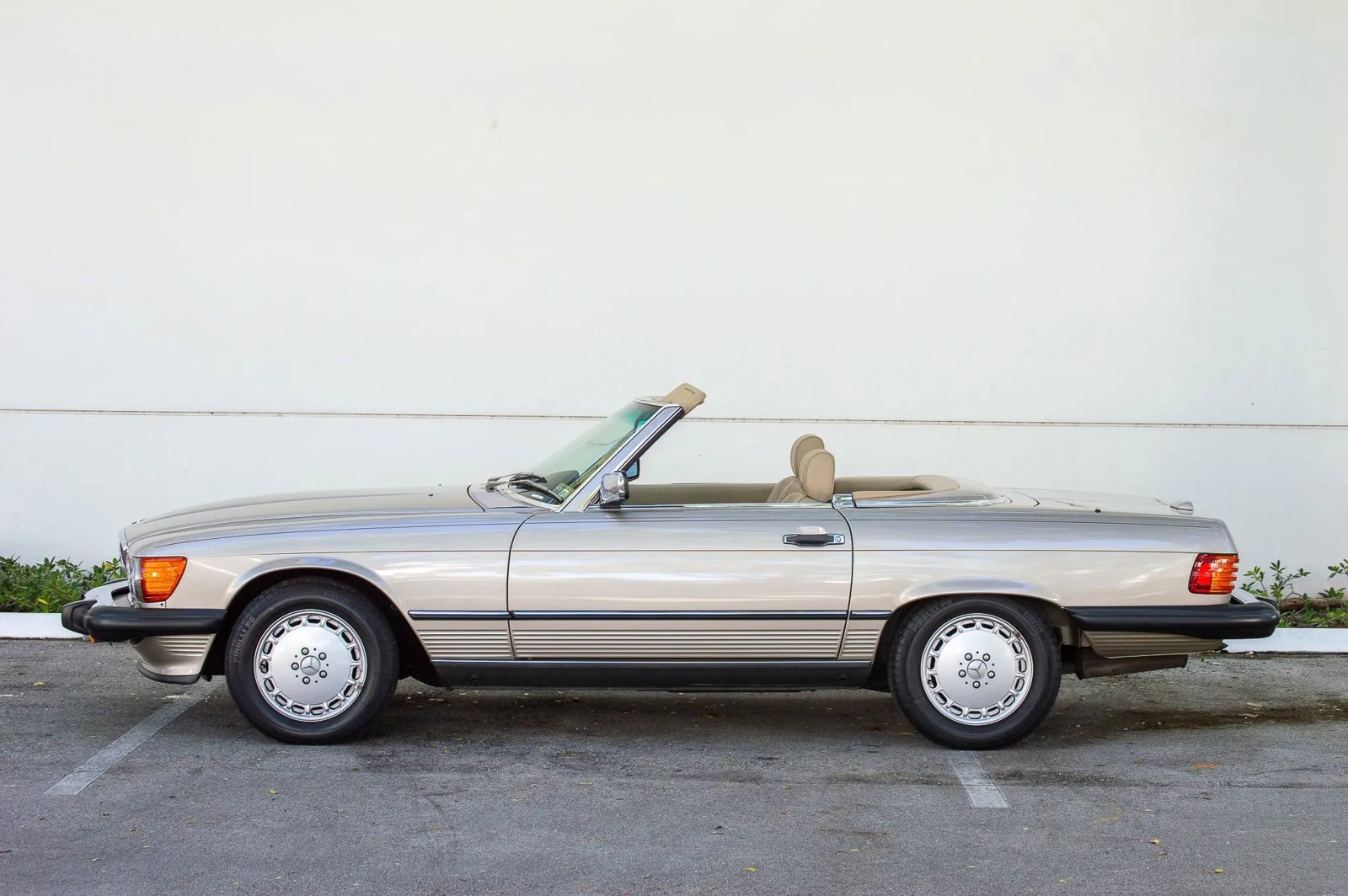 Used 1989 Mercedes-Benz 560 SL image 5