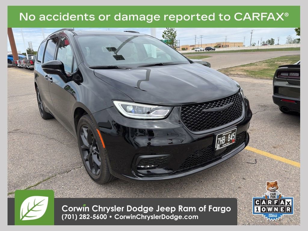 Used 2025 Chrysler Pacifica Limited AWD/4WD image 1