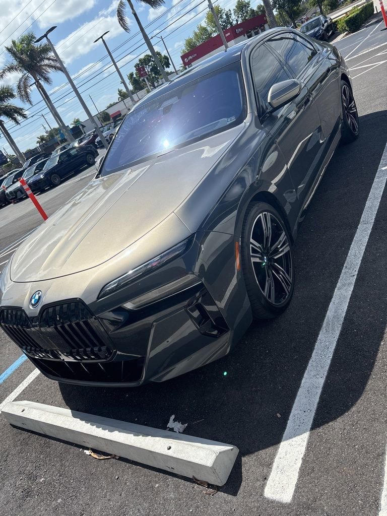 Used 2023 BMW i7 xDrive60 AWD/4WD image 6