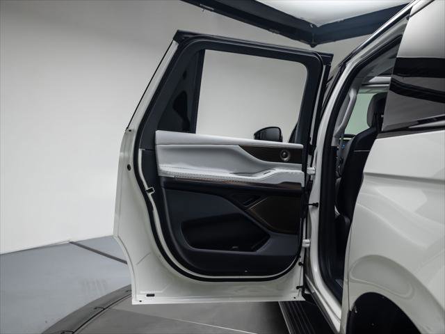 New 2025 Lincoln Navigator L Black Label w/ Black Label Special Edition AWD/4WD image 25