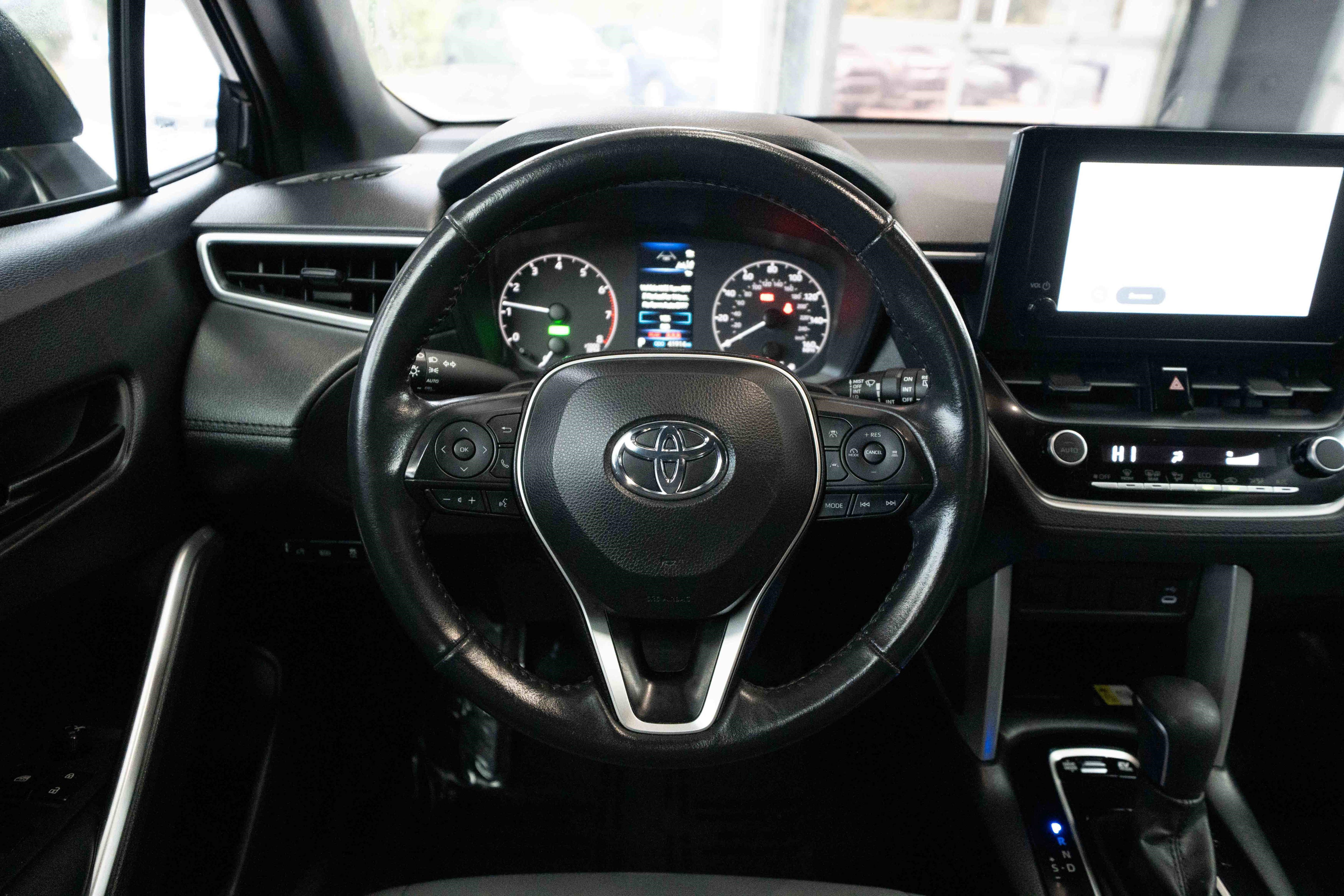 Used 2023 Toyota Corolla Cross SE image 21