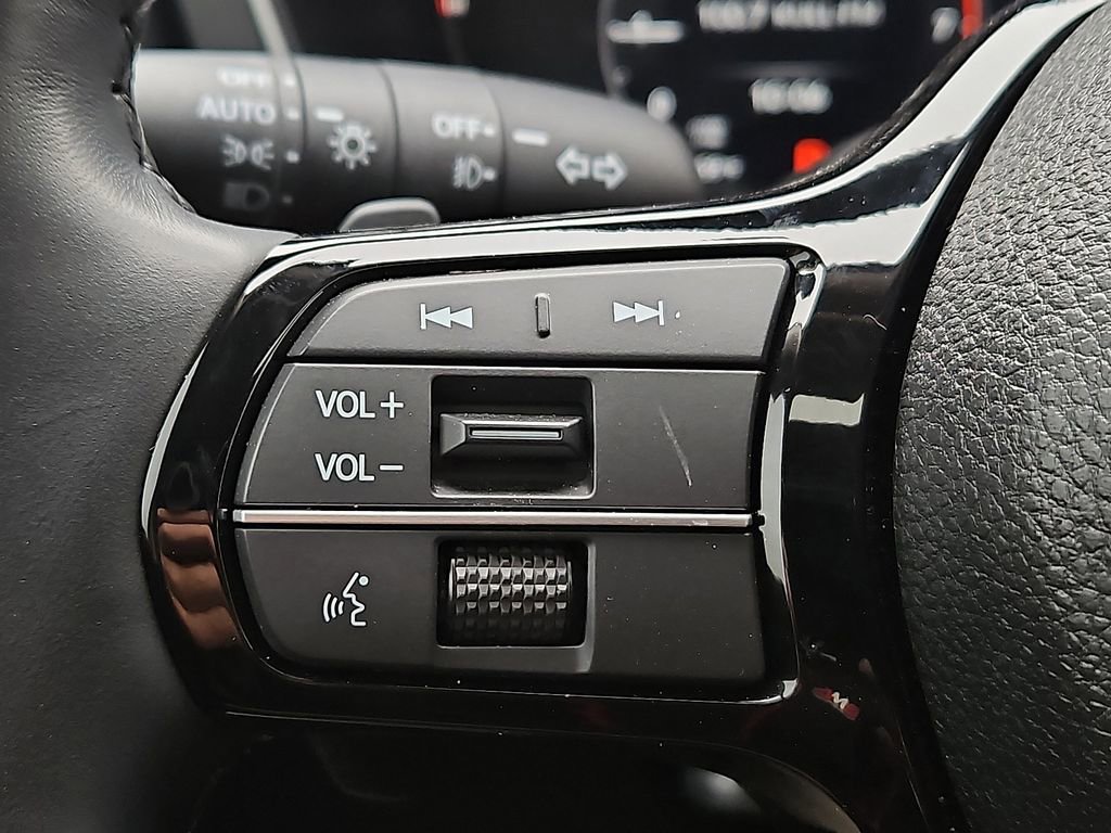 Used 2025 Honda Pilot Elite image 28