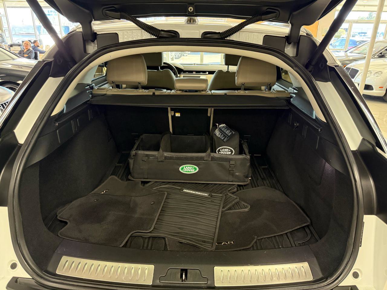 Used 2019 Land Rover Range Rover Velar S image 30