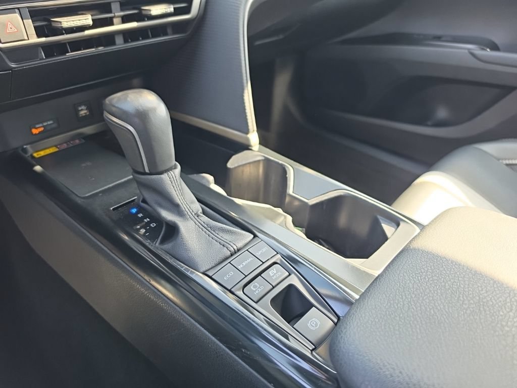 Used 2025 Toyota Camry SE FWD image 16