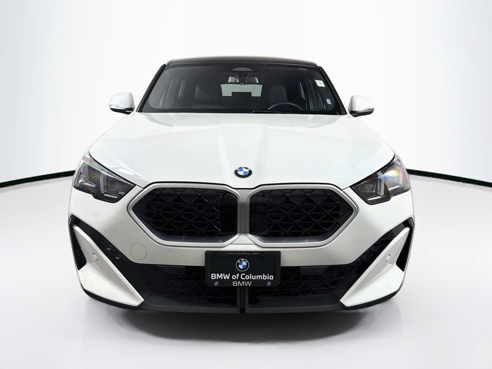 Used 2026 BMW X2 xDrive28i AWD/4WD image 2