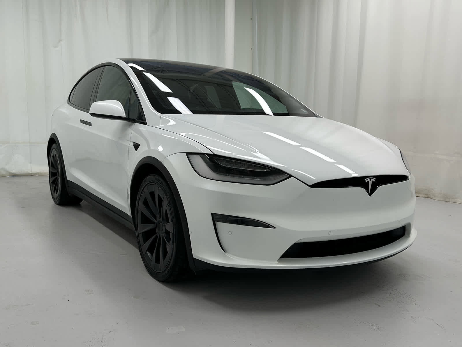 Used 2022 Tesla Model X Plaid AWD/4WD image 2
